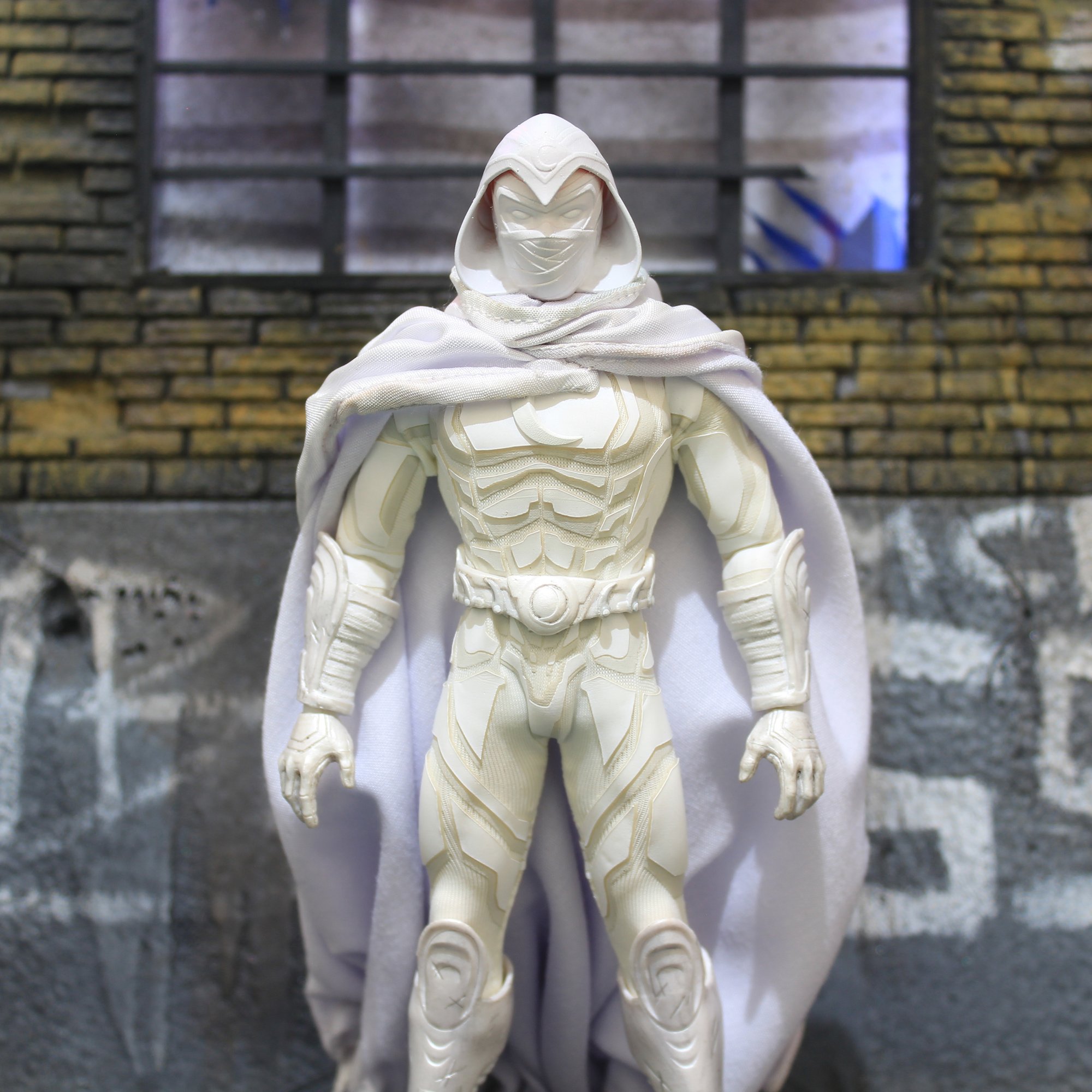 Mezco retailer one 12 Moon Knight